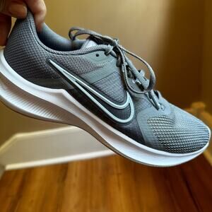 Nike Downshifter 11 gray running sneakers SIZE 9